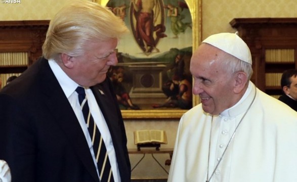 Papa recebe Trump e lhe dá de presente Encíclica Laudato sì