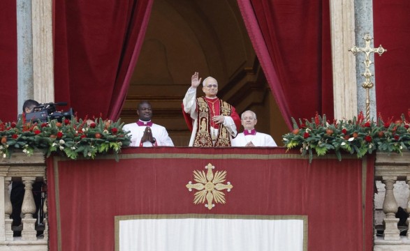 “Urbi et Orbi”: «Não nos deixemos vencer pela indiferença em relação a quem sofre» – Leão XIV