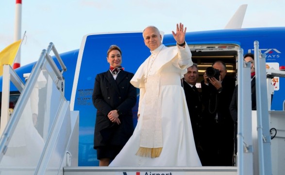 Papa Leão XIV inicia sua primeira viagem apostólica