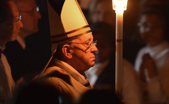 Cristo está vivo e «quer ressurgir em tantos rostos que sepultaram a esperança»