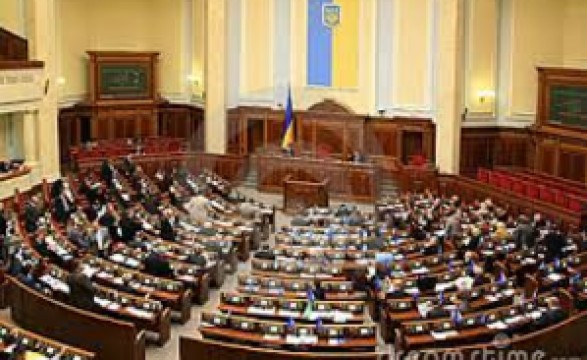 PE pede sanções contra responsáveis pela violência