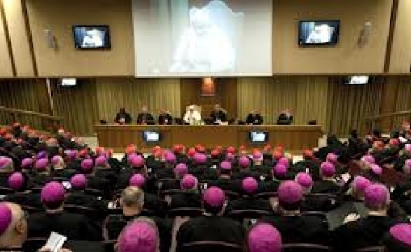 Sínodo 2012: Igreja tem de renovar-se em sociedade secularizada
