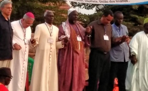 Líderes religiosos na Guiné-Bissau tentam negociar impasse político 