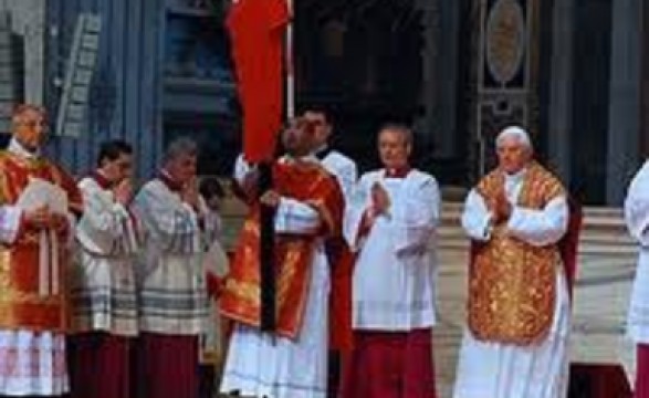 Vaticano: Papa diz que «comunhão» com os antepassados supera limites da morte