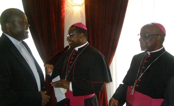 Missionários de Luanda apresentam cumprimentos de final de ano ao Arcebispo e seus auxiliares