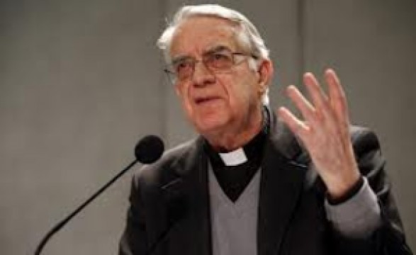 Pe. Federico Lombardi anuncia consistório para criação de novos cardeais