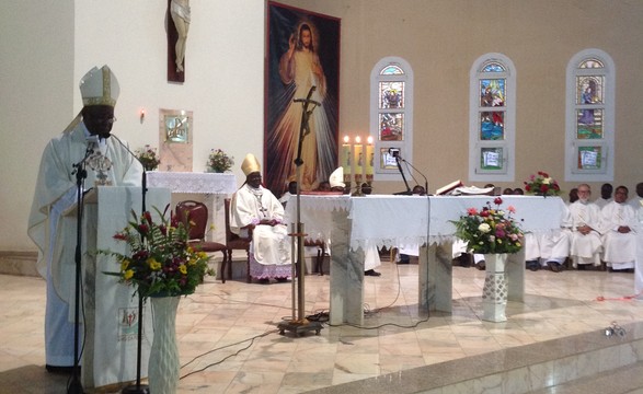 Paróquia de São João Baptista acolhe missa do jubileu sacerdotal de Dom Jaka