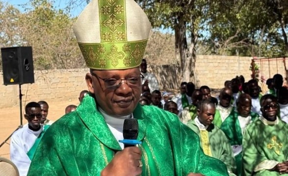 Nas festas jubilares de Ondjiva D. Pio recorda morte do Pe. Sikufinde
