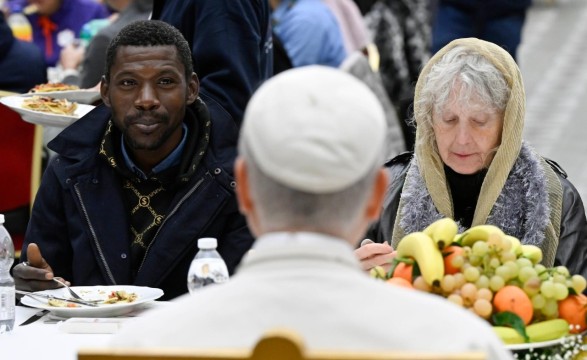 Papa almoçou com 1300 pessoas, no Dia Mundial dos Pobres