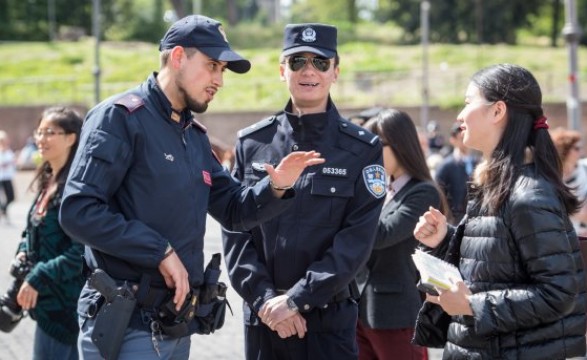 China manda policiais a Roma e Milão para proteger seus turistas