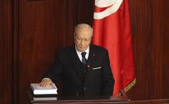 Beji: veterano do antigo regime da Tunísia toma posse como Presidente