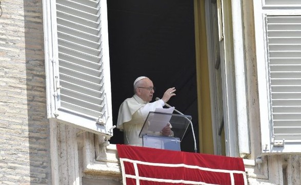 “A caridade dos cristãos não nasce de ideologias mas de Jesus” Papa