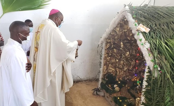 Bispo de Cabinda apela dirigentes a caminharem com compromisso de servir o povo