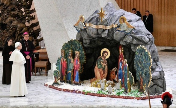 Papa afirmou que “o presépio e a árvore são sinais de fé e esperança”