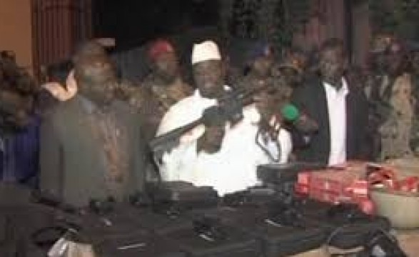 Presidente da Gâmbia acusa países ocidentais de fornecerem armas a dissidentes