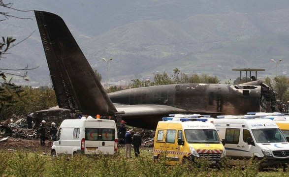Luto na Argélia pela queda de avião militar que deixou 257 mortos