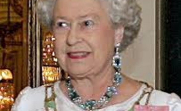 Rainha Isabel II vai visitar o Papa Francisco