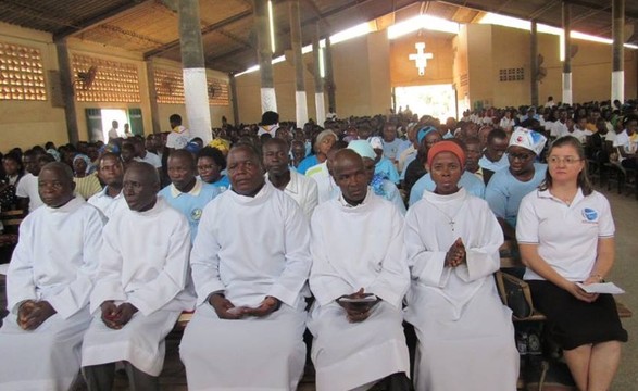 Paróquia do Bom Pastor acolhe missa com refugiados Sob o lema” acolher, engajar, acolher e proteger as migrações”