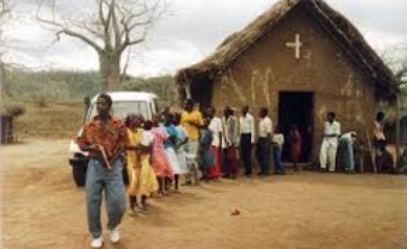 Bispo do Uíge dá boas vindas ao grupo de refugiados provenientes da RDC
