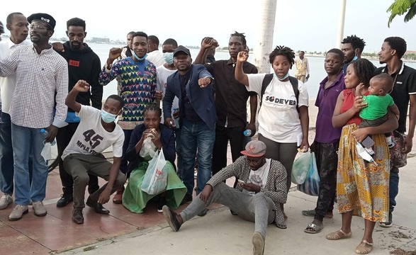 Tribunal de Luanda absolve 20 activistas