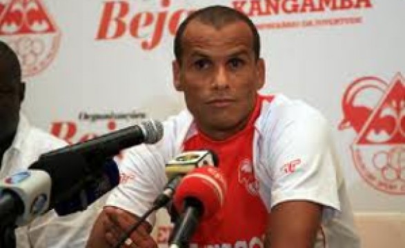 Rivaldo pode ficar no Kabuscorp mais um ano