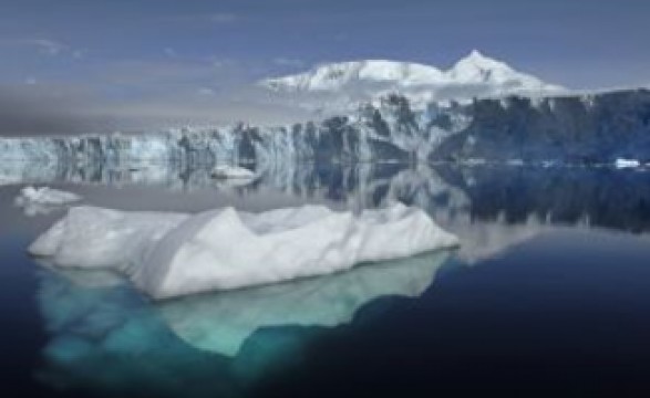 Quebra-gelos abandona Mar de Kara sob ameaça de força