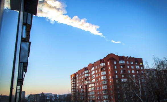 Meteoro na Rússia causa 1100 feridos e atinge o solo