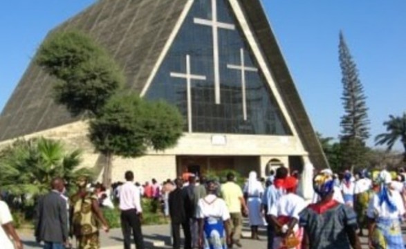 Restos mortais do padre Waloya vão a enterrar sábado em Benguela