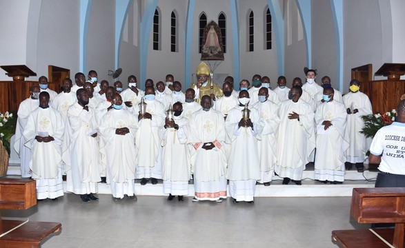 Sacerdotes em Cabinda renovam votos