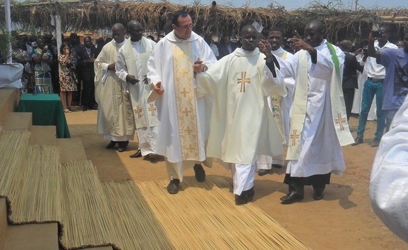 Mbanza Kongo ganha diácono pobre servo da divina providência