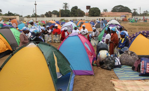 Santa Ana de Caxito mobiliza fiéis