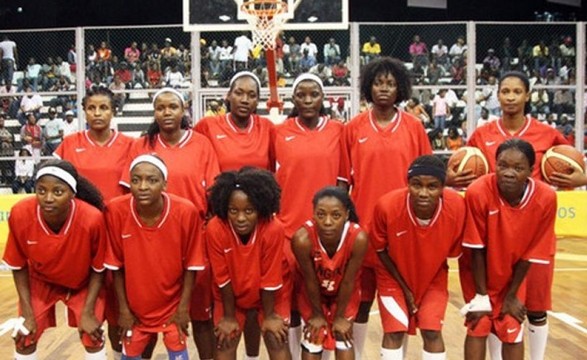 Selecção sénior feminina basquete em dia de estreia no africano do Mali 
