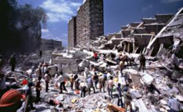 Pelo menos 175 mortos em sismo na China