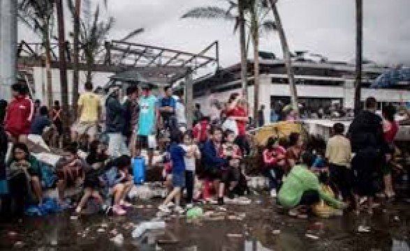 Nas Filipinas existe 600 mil sobreviventes para alimentar