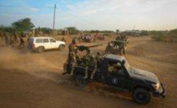 Três mortos em explosão de carro-bomba na Somália