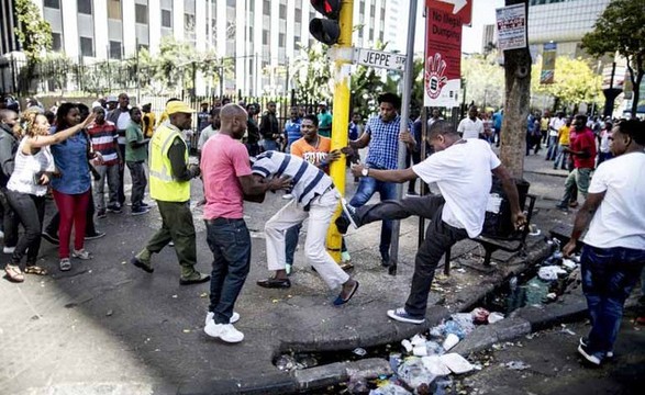 África do Sul abalada por várias manifestações