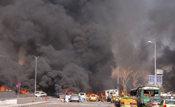 Explosão no centro da capital síria faz mais de 50 mortos