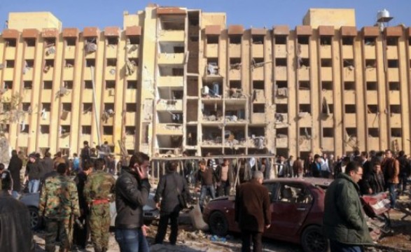Explosões matam mais de 80 em universidade síria (governo e médicos)