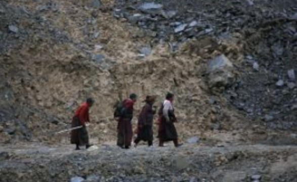 Dezenas de tibetanos feridos a tiro pela polícia chinesa