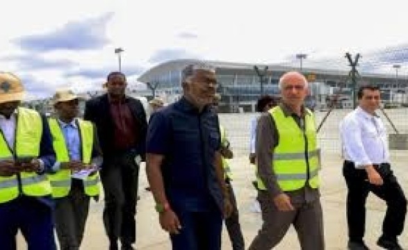 Ministro dos transportes desmente a retirada de subsídios as tarifas aéreas na rota Cabinda Luanda
