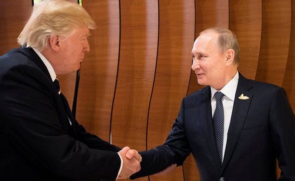 Trump e Putin apertam mãos em primeiro encontro na cúpula do G20