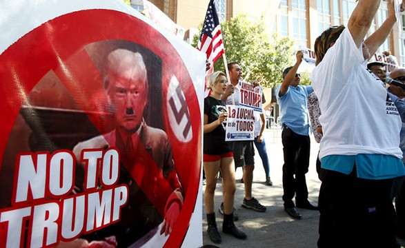 Protestos contra Trump no feriado 