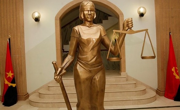 Greve chega ao tribunal supremo e ameaça PGR 