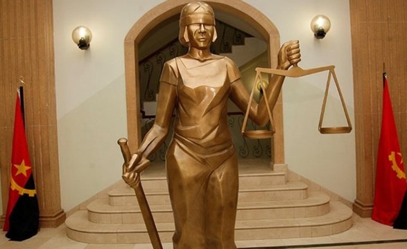 Greve chega ao tribunal supremo e ameaça PGR