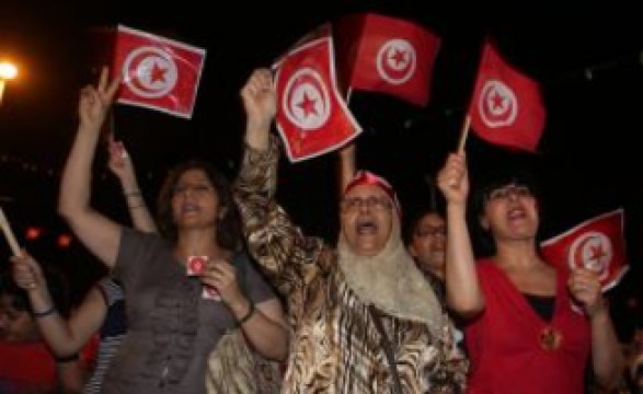 Milhares de pessoas saíram à rua na Tunísia