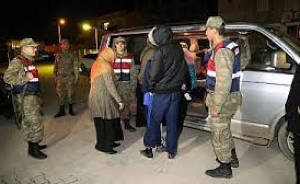 Turquia detém 9 britânicos que tentavam cruzar a fronteira para a Síria