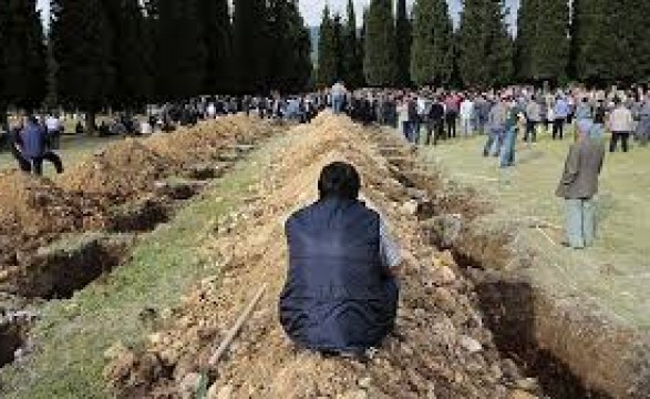 Turquia em lágrimas enterra vítimas da tragédia mineira