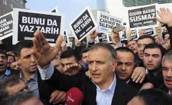 EU considera detenção de jornalistas na Turquia como “incompatível com a liberdade de imprensa”