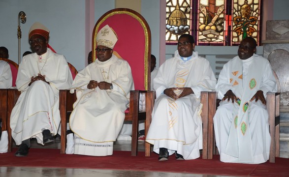 Bispo auxiliar de Luanda exorta jovens recém-licenciados a cultivar a perspectiva ética