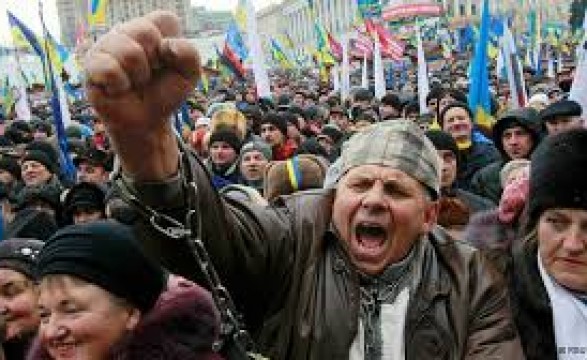 Presidente da Ucrânia acusa oposição mas reconhece erros